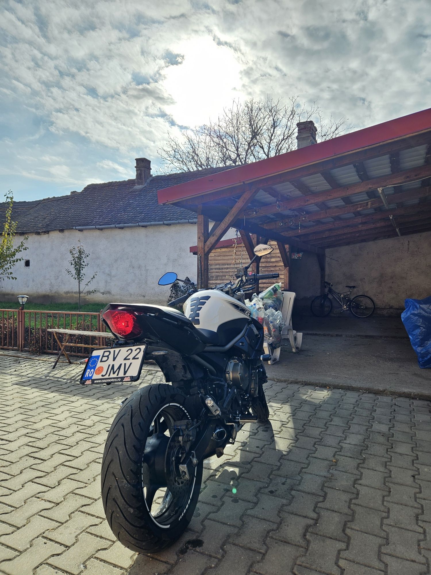 Se vinde Yamaha XJ6 N Limitată A2 35 kw