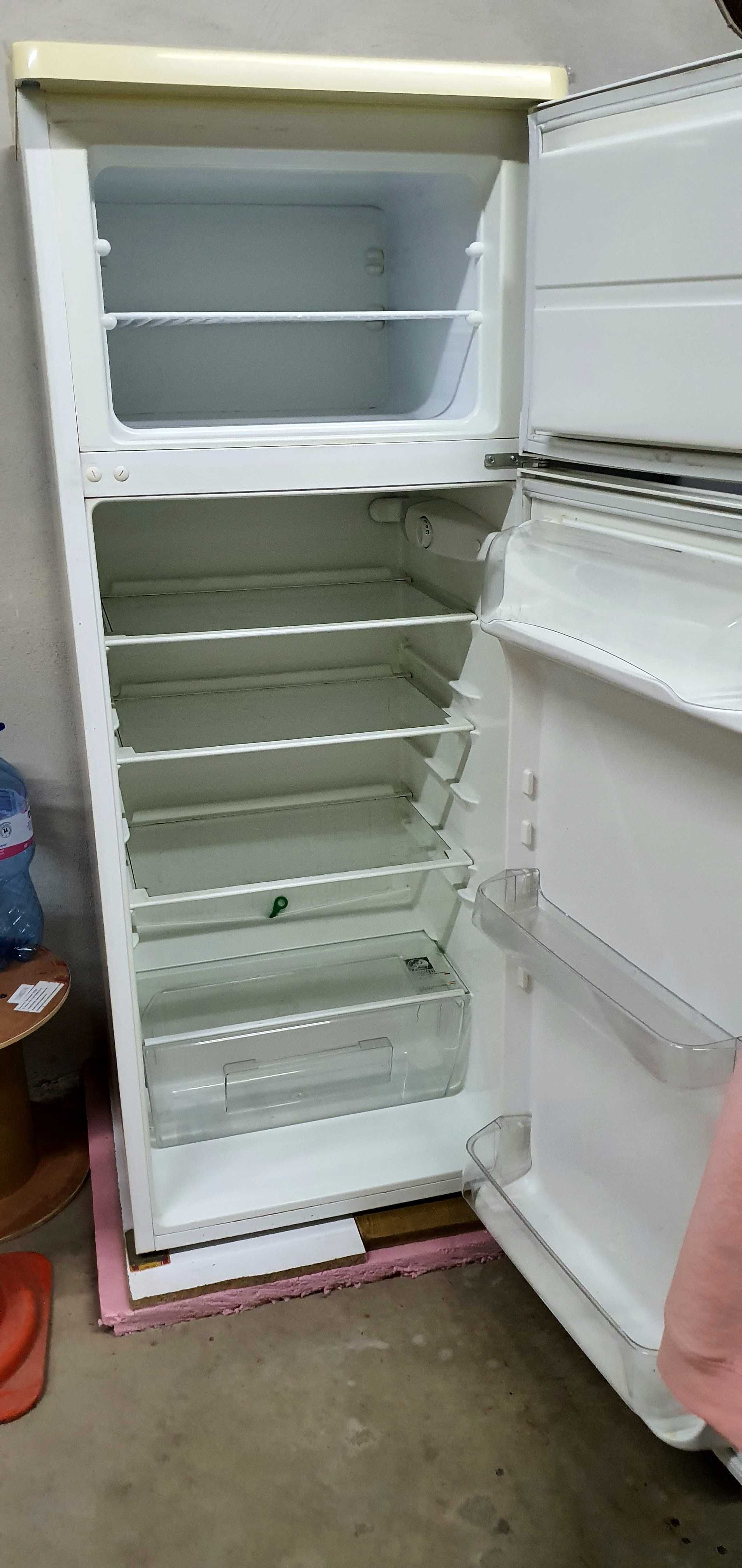 Хладилник с 2 врати Zanussi®, 259 л, Клас A+, H 159