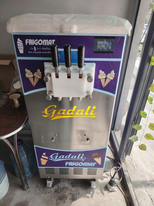 Freezer muzqaymoq aparat sotiladi