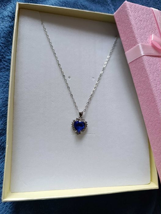 Ново, сребърно колие/ ланец с висулка.12 различни модели. В кутия.