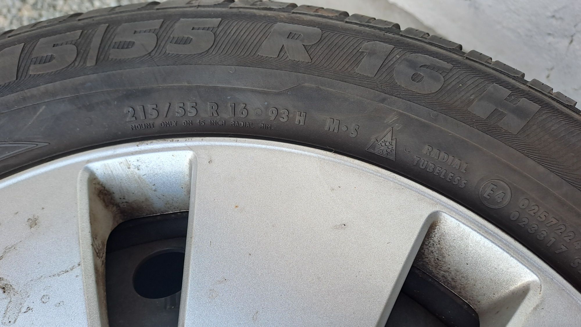 Anvelope iarna 215 55 r16 + jante originale Ford