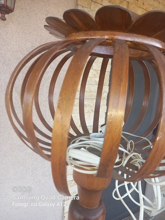 Lampadar sculptat manual (veioza) lemn masiv înaltime 1,65m