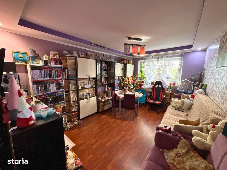 Apartament 3 camere decomandat ( balcon si două pivnițe)