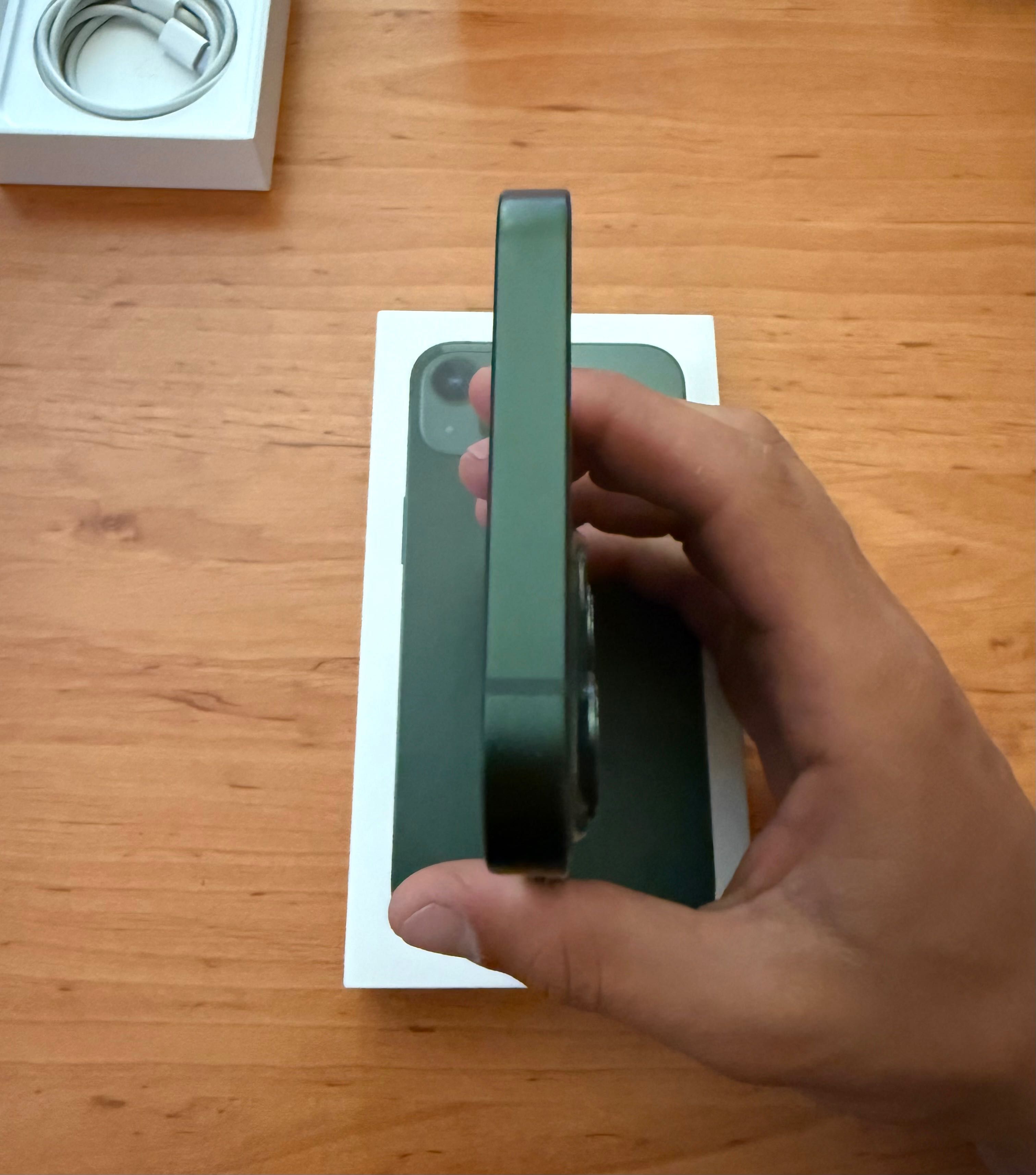 iPhone 13 Green 128gb + 20W Power Adapter USB-C