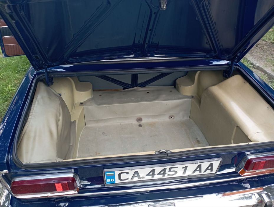 Продавам Лада 2103