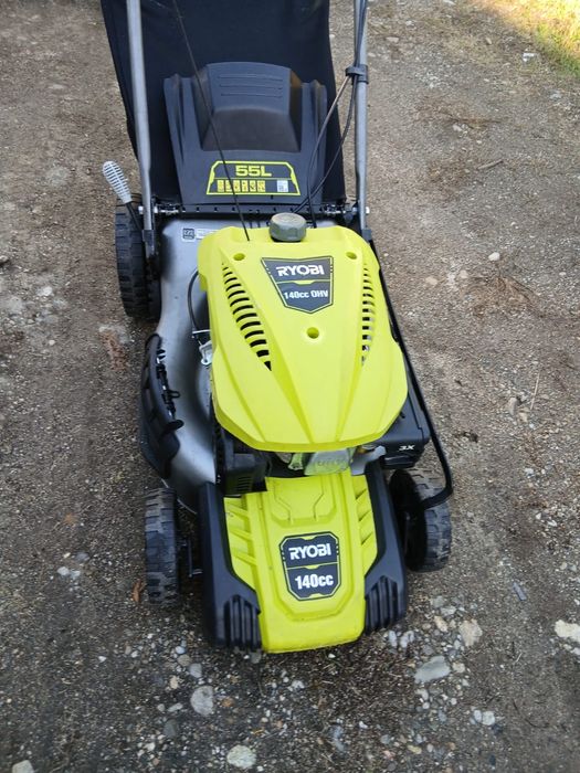 Vând mașina de tuns iarba Ryobi