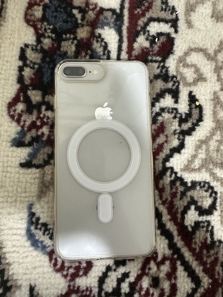 Iphone 8+  64 GB 77 yomkost