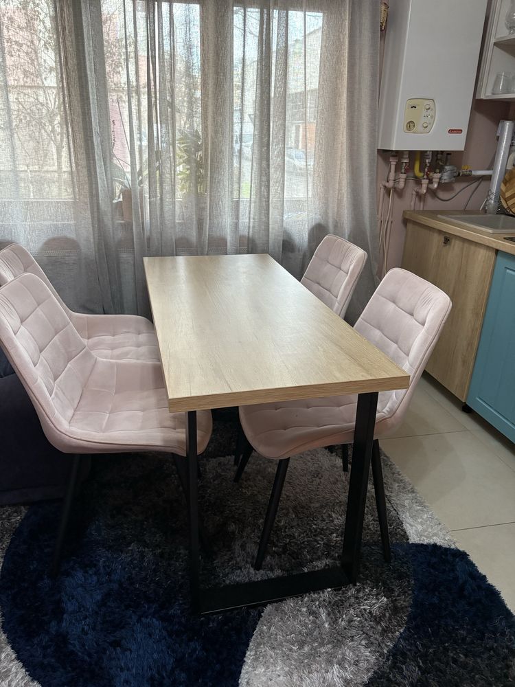 Masa cu 4 scaune
