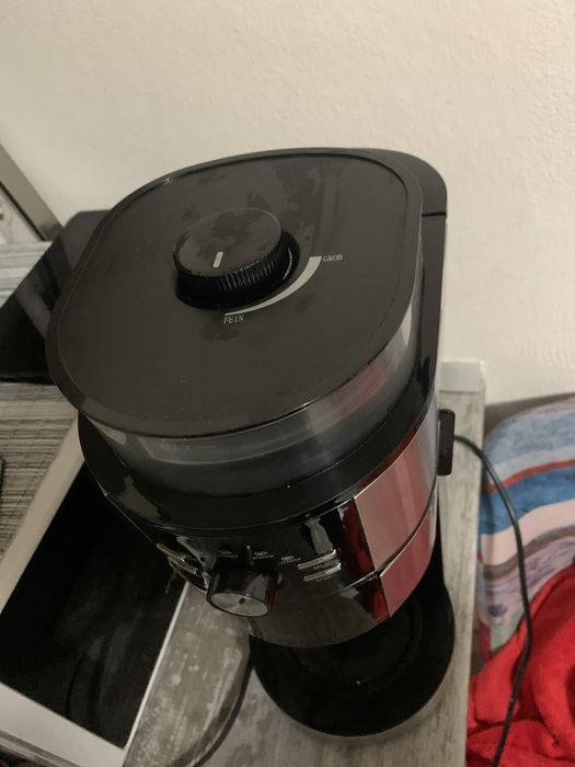 Cafetiera cu rasnita BEEM