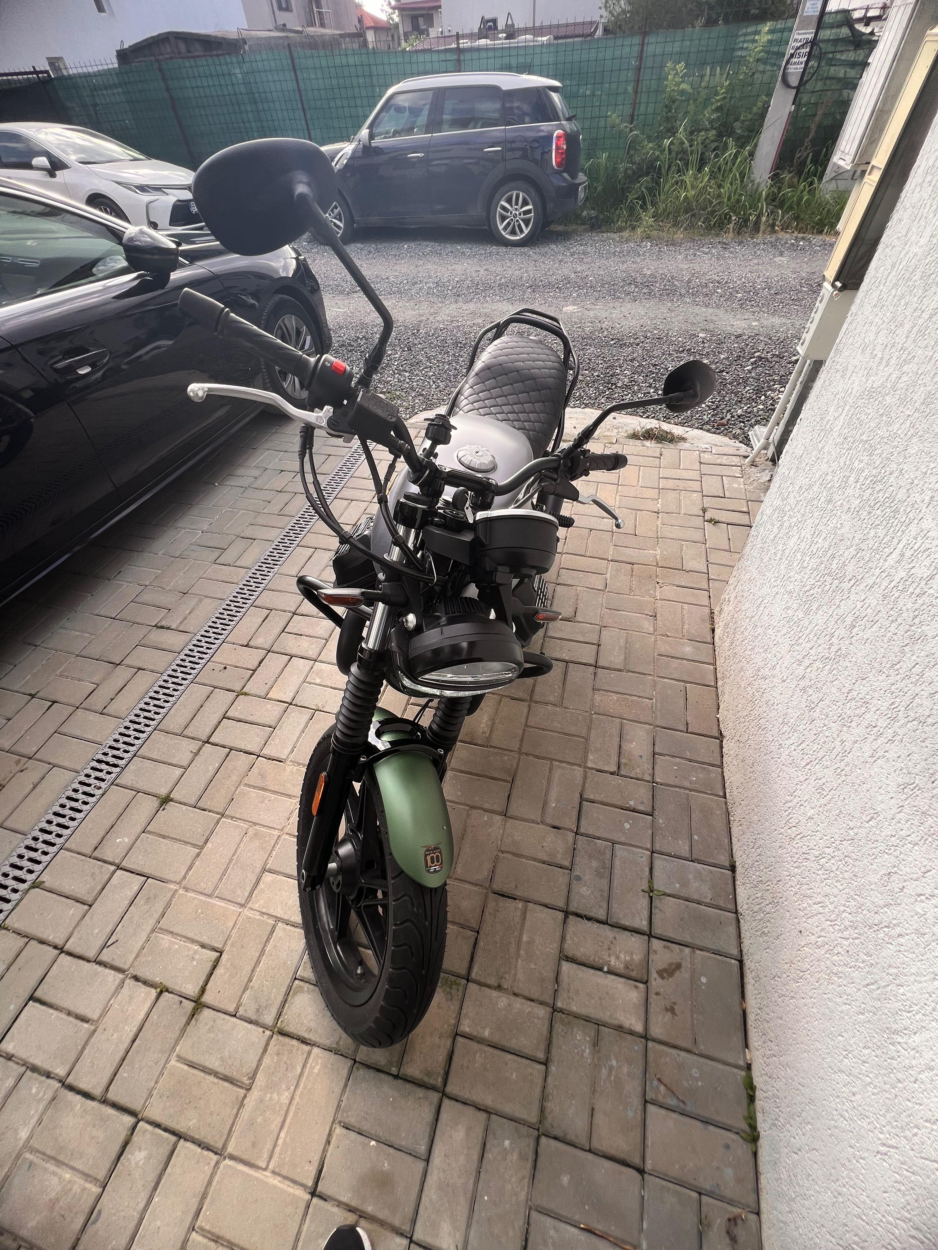 Vand motocicleta Moto Guzzi Centanario an 2021
