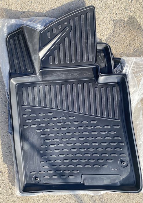 Продам новые полики на Хюндай Соната (Hyundai Sonata DN8)