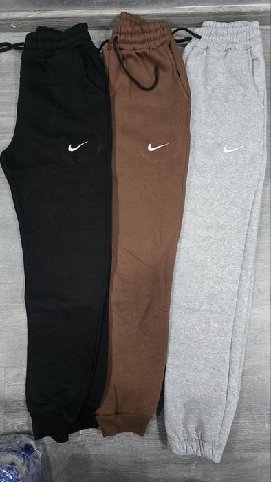 Set pantaloni grosi 
Maro  S  M L XL 
Roz  S M  L XL 
Rosu S. M. L. XL