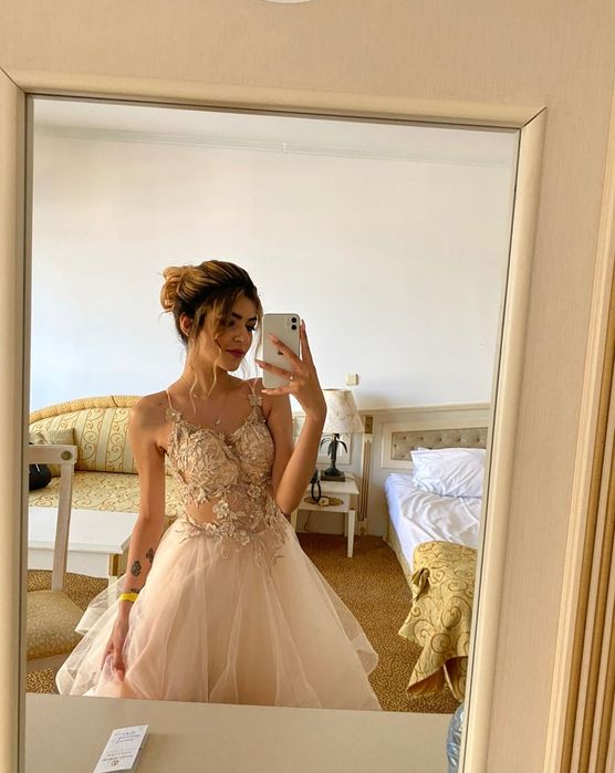 Абитуриентска рокля