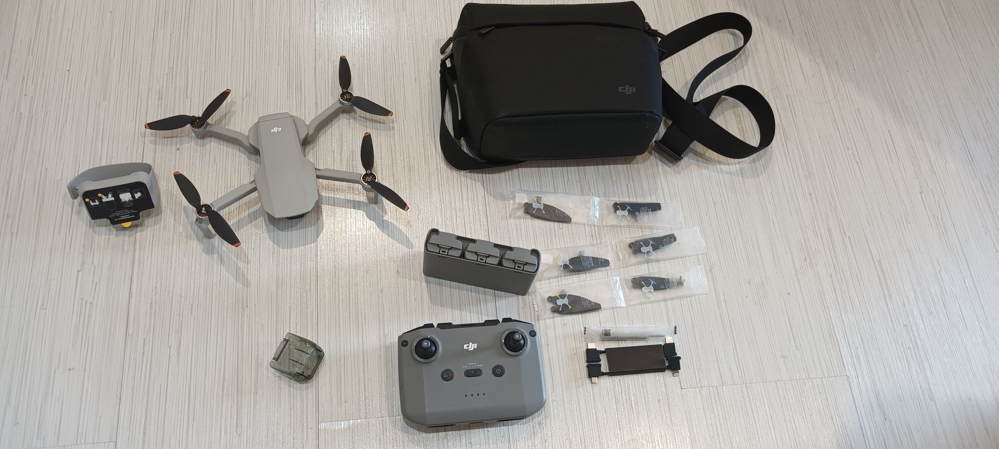 Продавам Дрон DJI MINI 2 se