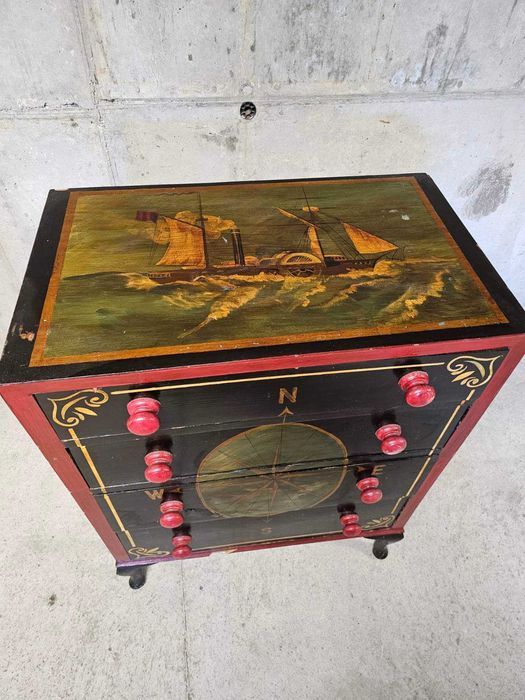 Уникален ръчно рисуван шкаф с морски мотиви