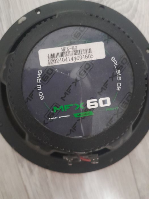 Продам колонки,чехлы на авто