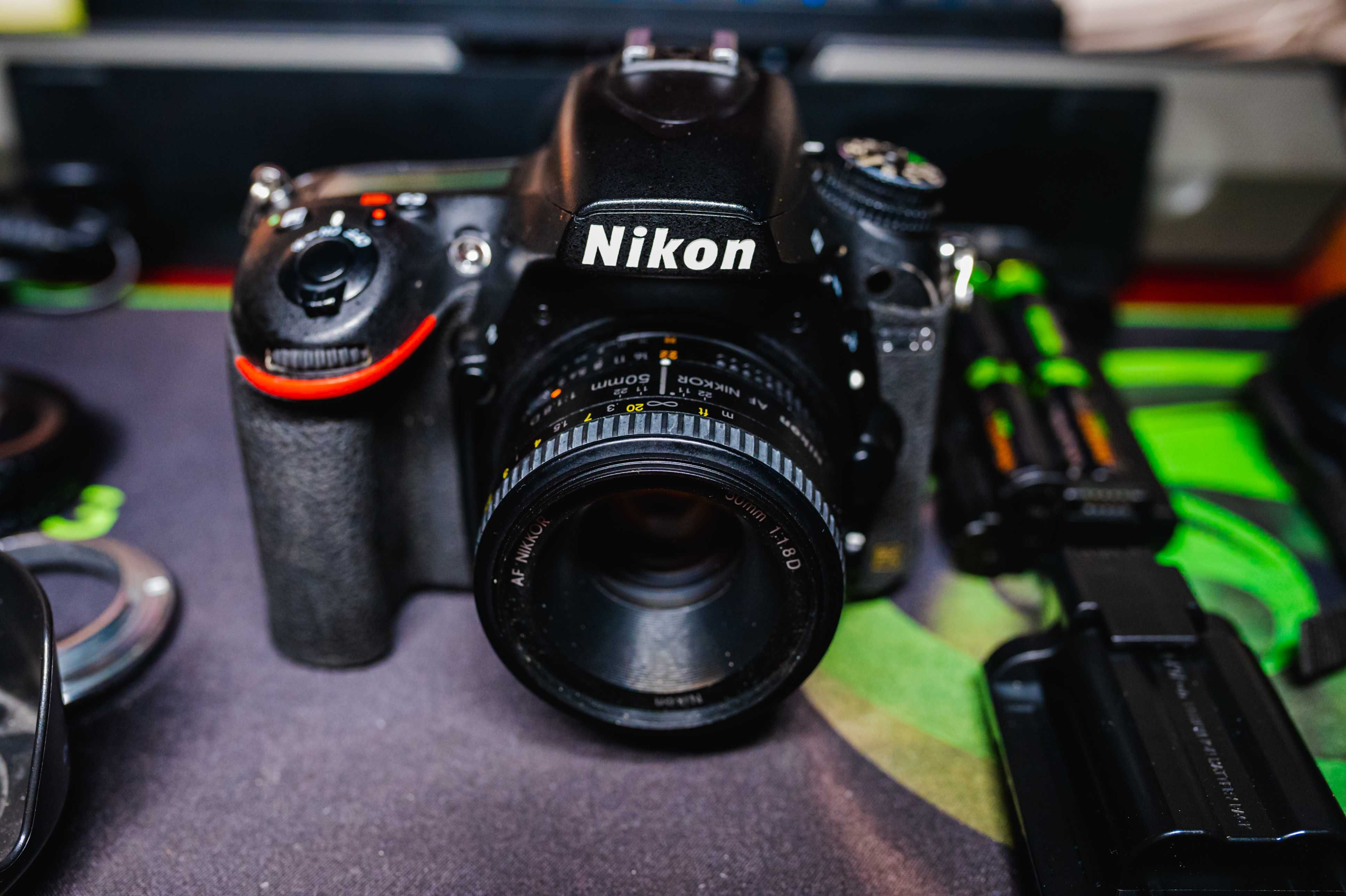 Nikon D750 + Nikon 50mm f/1.8 D + Grip si accesorii