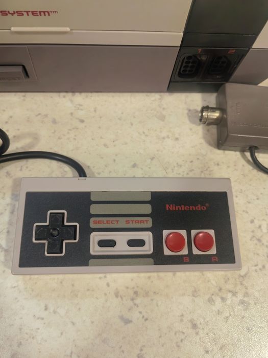 Vând Nintendo nes original în cutie