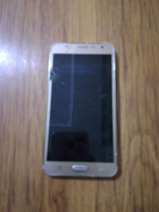 Продаю  Самсунг j7 2016