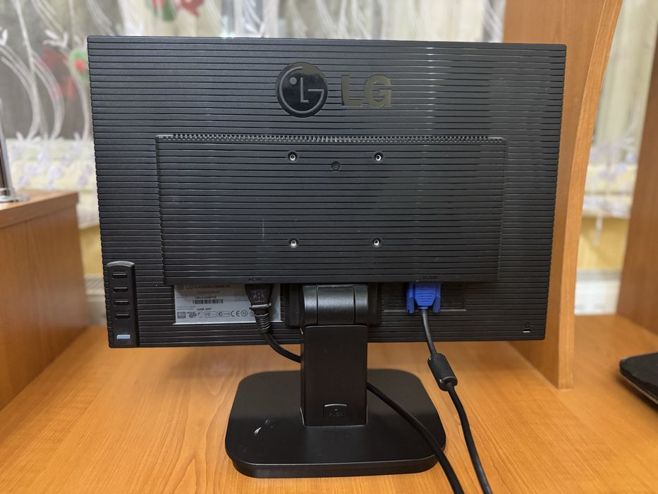 LG Flatron L192WS-SN – Monitor LCD 19”, stare foarte bună