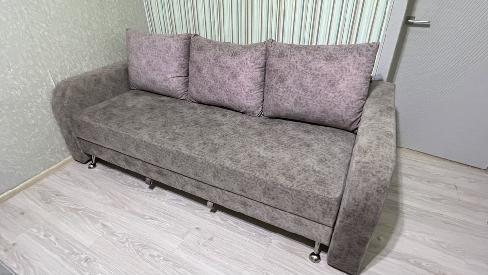 Срочно продам диван