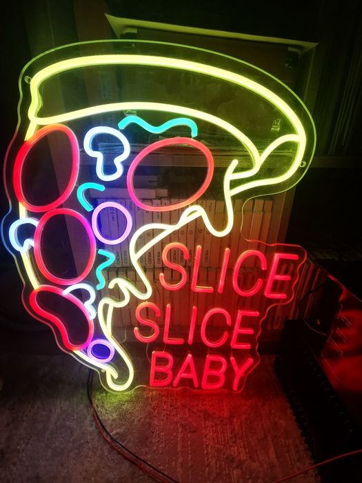 Reclamă luminoasă LED