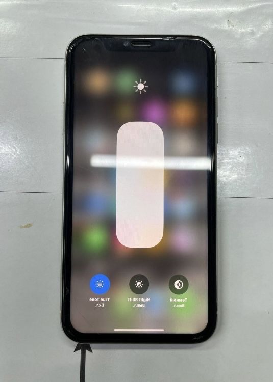 Iphone 11 емкость 77%