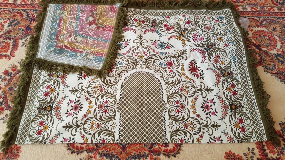 Продам бельгийскую ковровую скатерть на стол 200×150 см