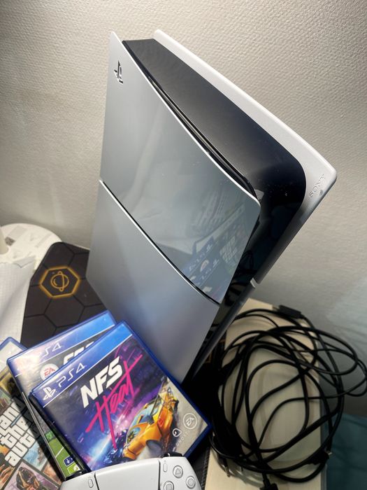 Sony PlayStation 5 (Slim с дисководом) + 1 джостик + 3 диска