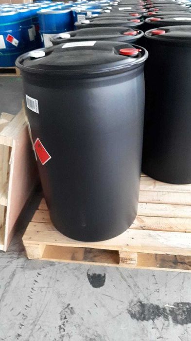 Бочки и канистры  пластиковые Б/У 200л и 30л продам. От 10шт продажа.