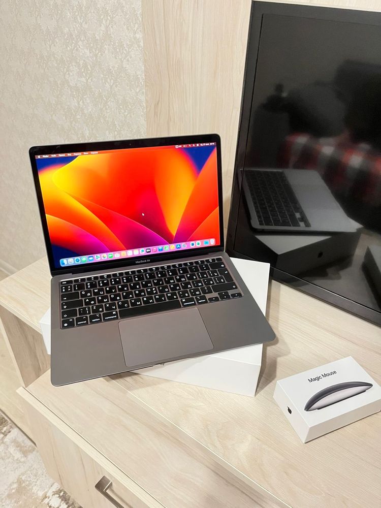 MacBook m1,13 2020 года