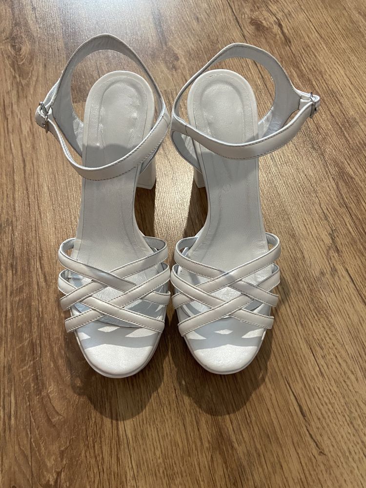Pantofi albi mireasa Veronesse