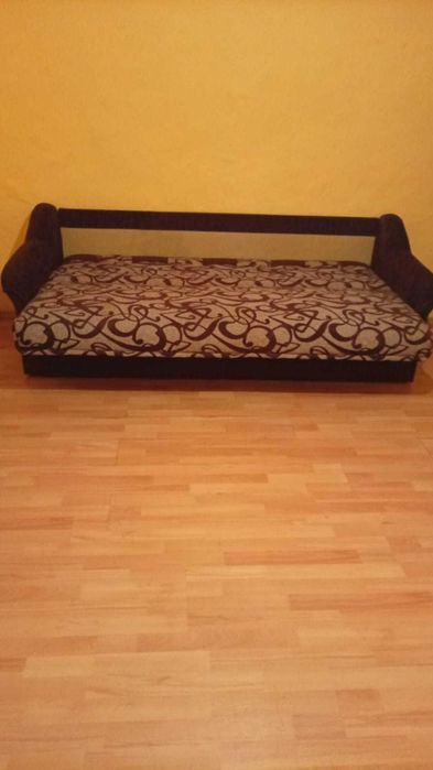 Vand canapea extensibila in stare foarte buna