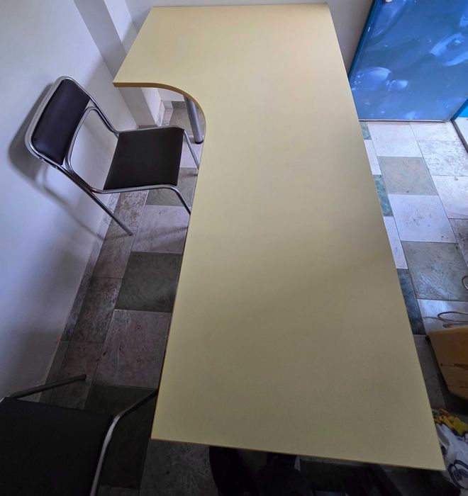 Бюро с чекмеджета