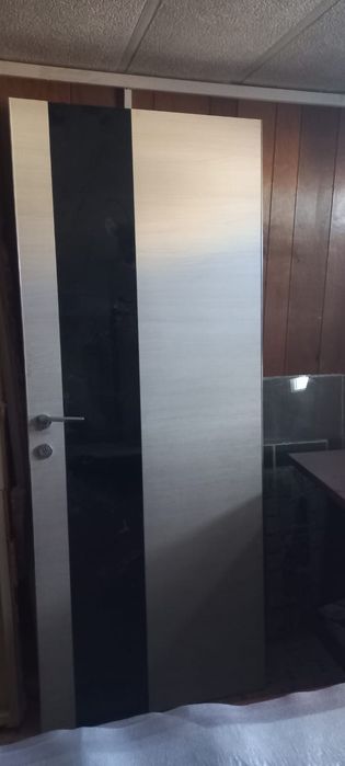 Продам межком. дверь б/у