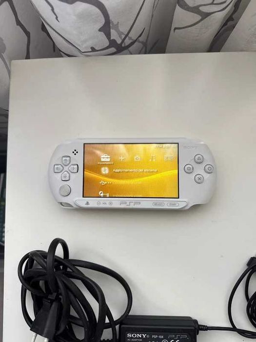 Sony PSP E1004 Ice White - Playstation Portable