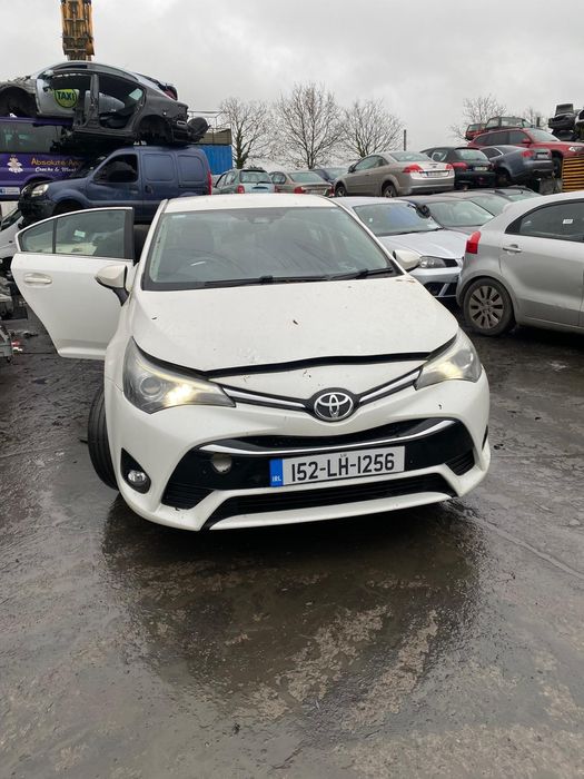 Bara fata capota faruri toyota avensis 1.6 diesel  euro 5