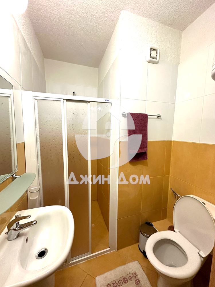 Просторен обзаведен тристаен апартамент в к-с Оазис, с. Равда