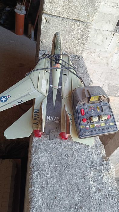 Самалёт с пультом советский игрушка