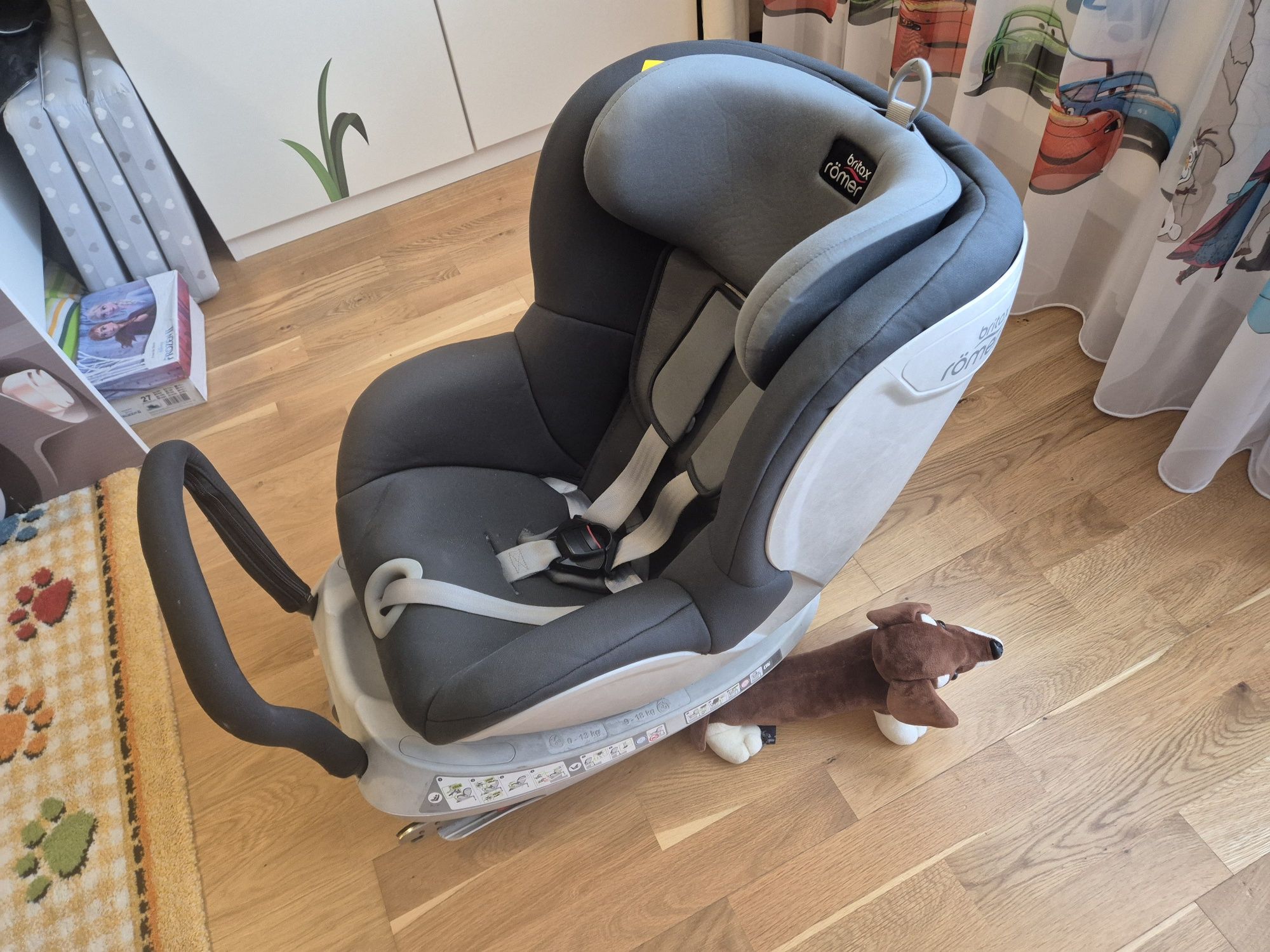 Продавам детско столче за кола Britax Romer 0-18 kg. Isofix