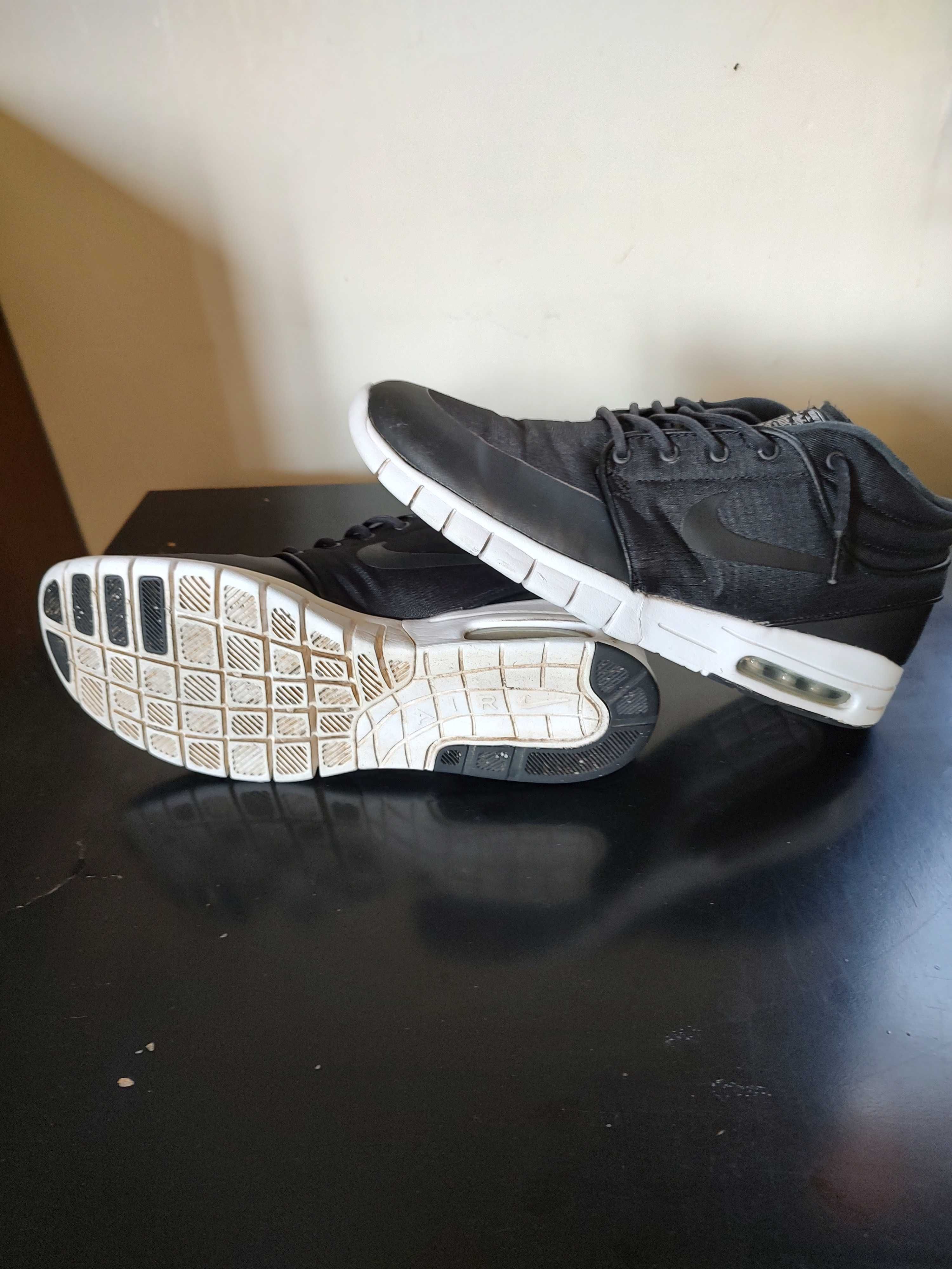 Маратонки NIKE!!