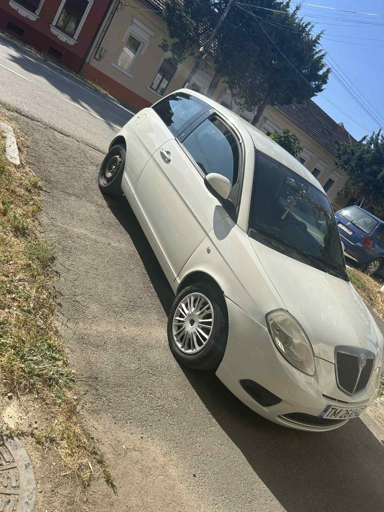 Lancia ypsilon  coupe