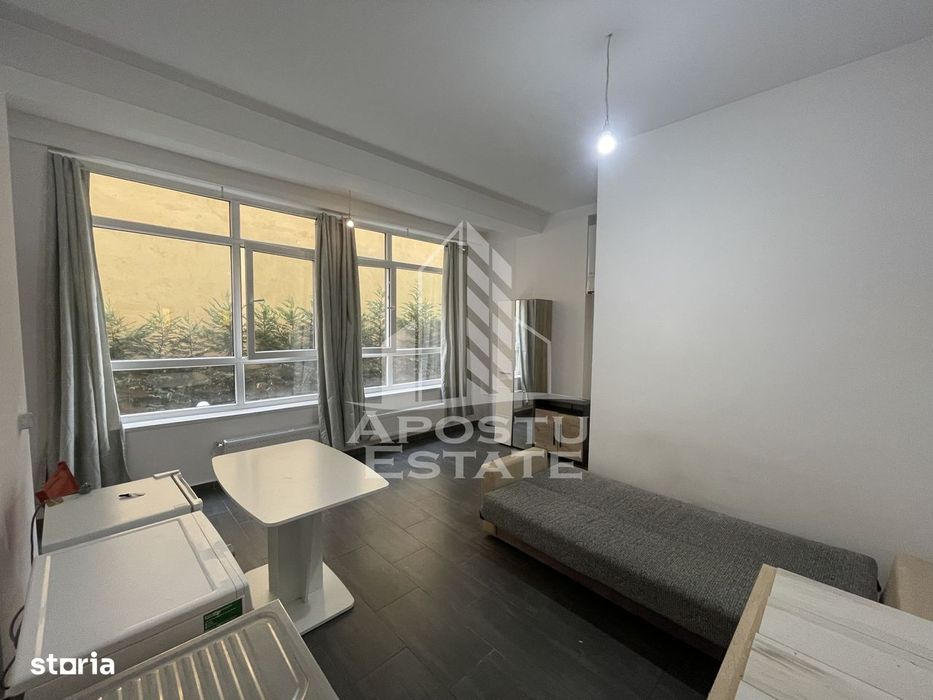 Spatiu comercial + loc de parcare,  23 mp,  Zona Soarelui