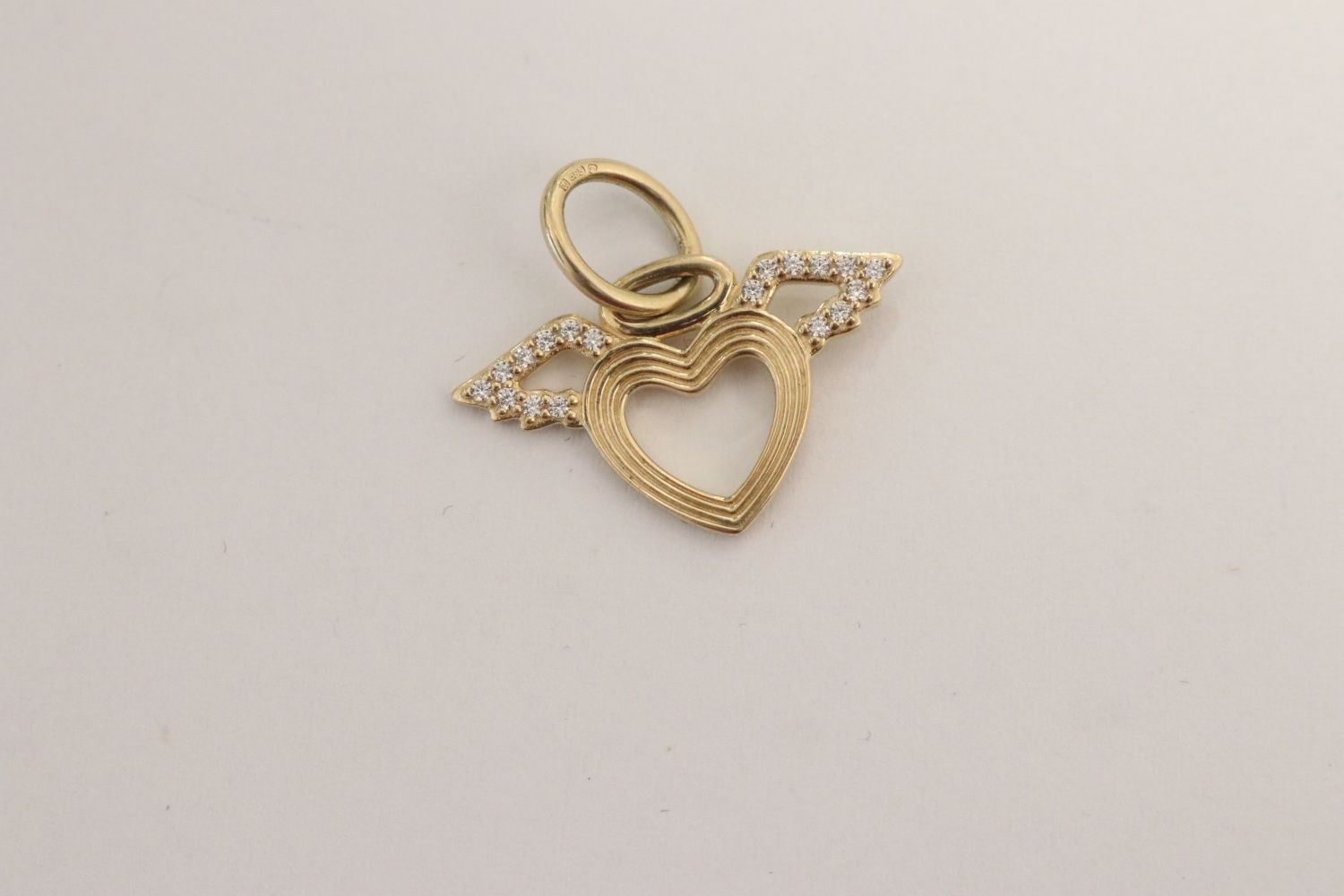Vand pandantiv inimioara aur 14 k 1.47 g