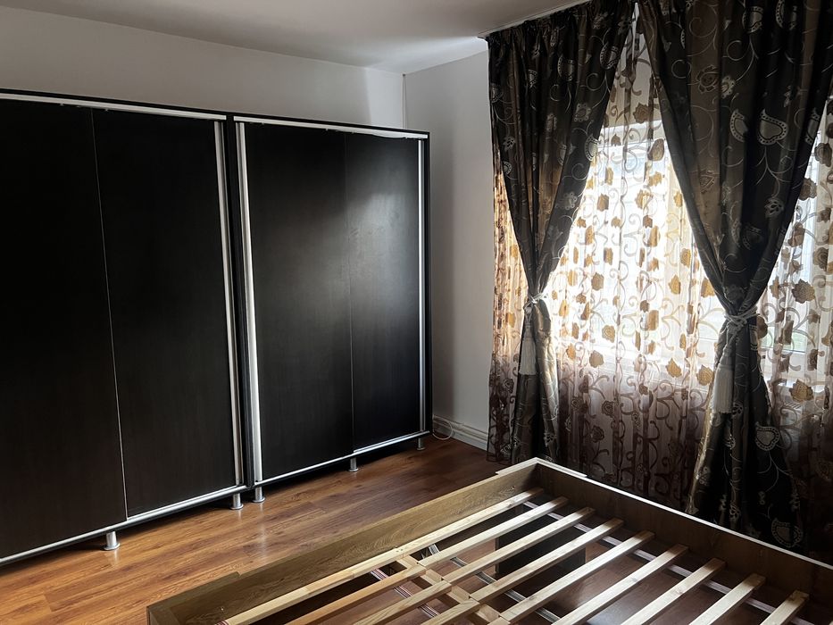 Casă 3 camere +curte 500 mp de închiriat