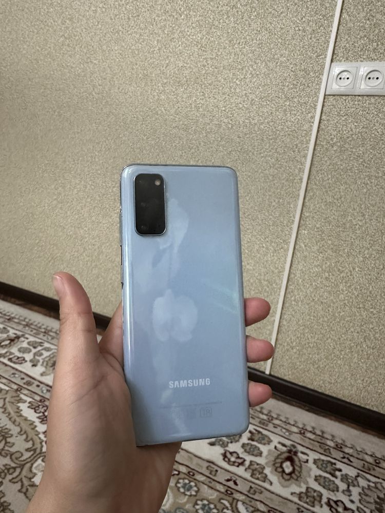 Срочно продам Samsung S20, в отличном состояний