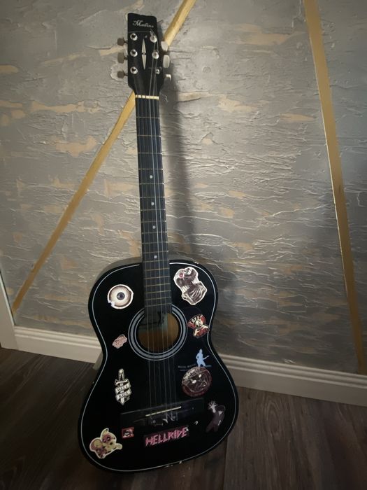 Продаю гитару Madina