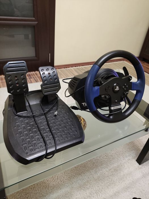 Волан с педали за PS4-Т150 плюс игри.