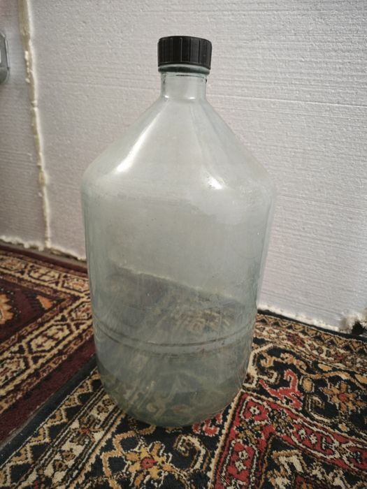 Продам бутыль 20 литров