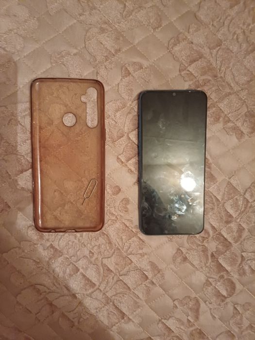 Продам телефон реалме.